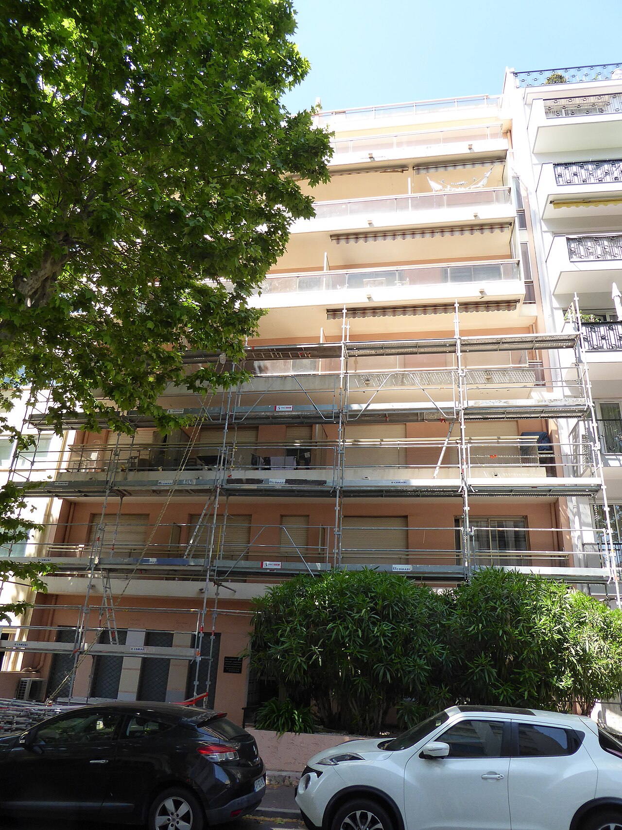 Anthropic Ships Safer Claude Code 'Auto Mode' After Developers Accidentally Nuke Production — Poincare 100 Villa Claude